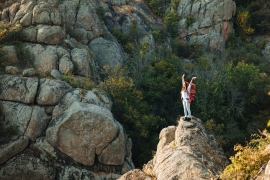 adventure-woman-near-the-canyon-hands-up-SBI-302793661