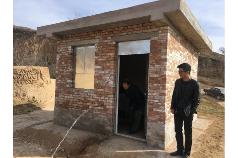 2.4建设后-镇原县方山乡金岔村饮水工程修建完成后,农户饮用安全的井水